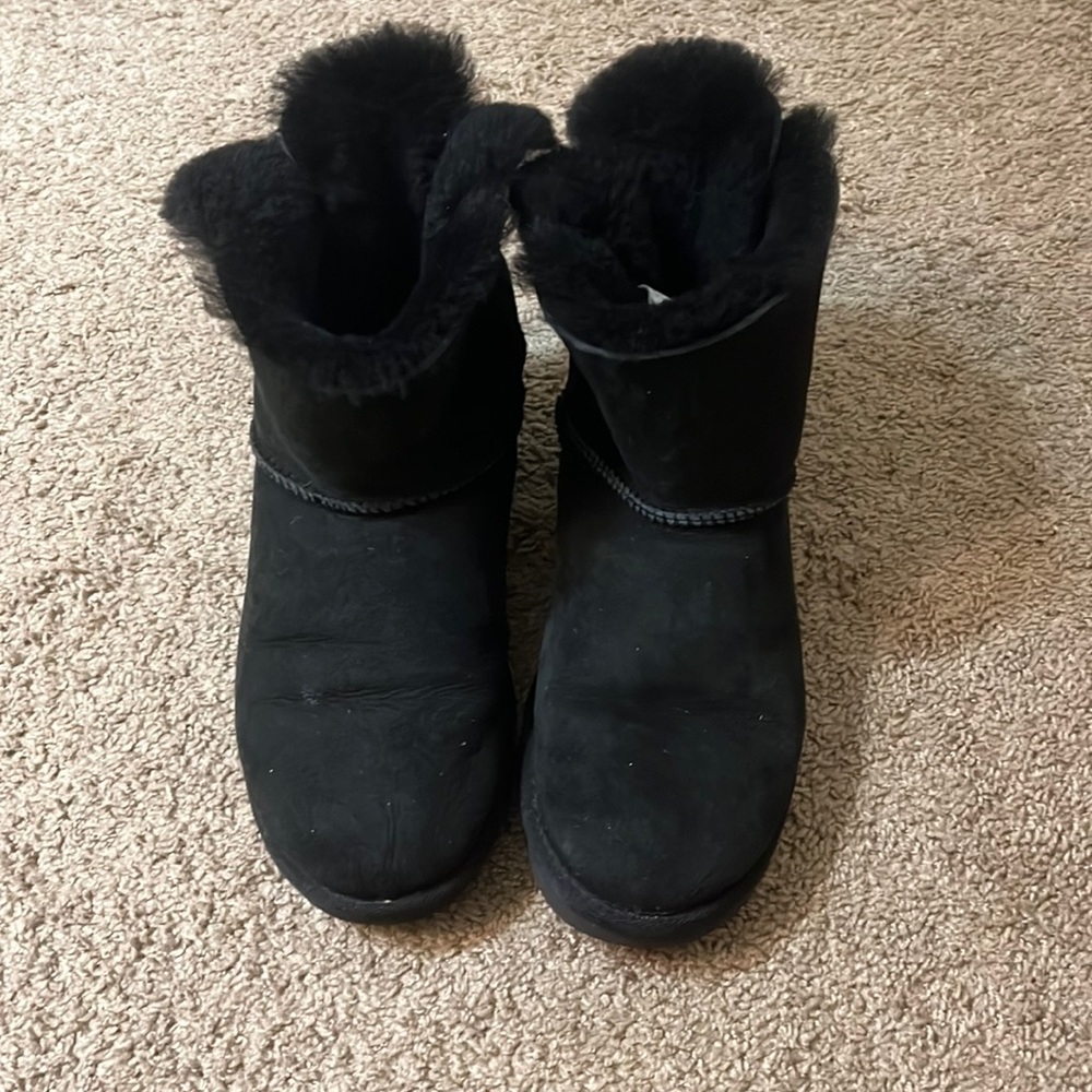 Black Ugg Bailey size 8